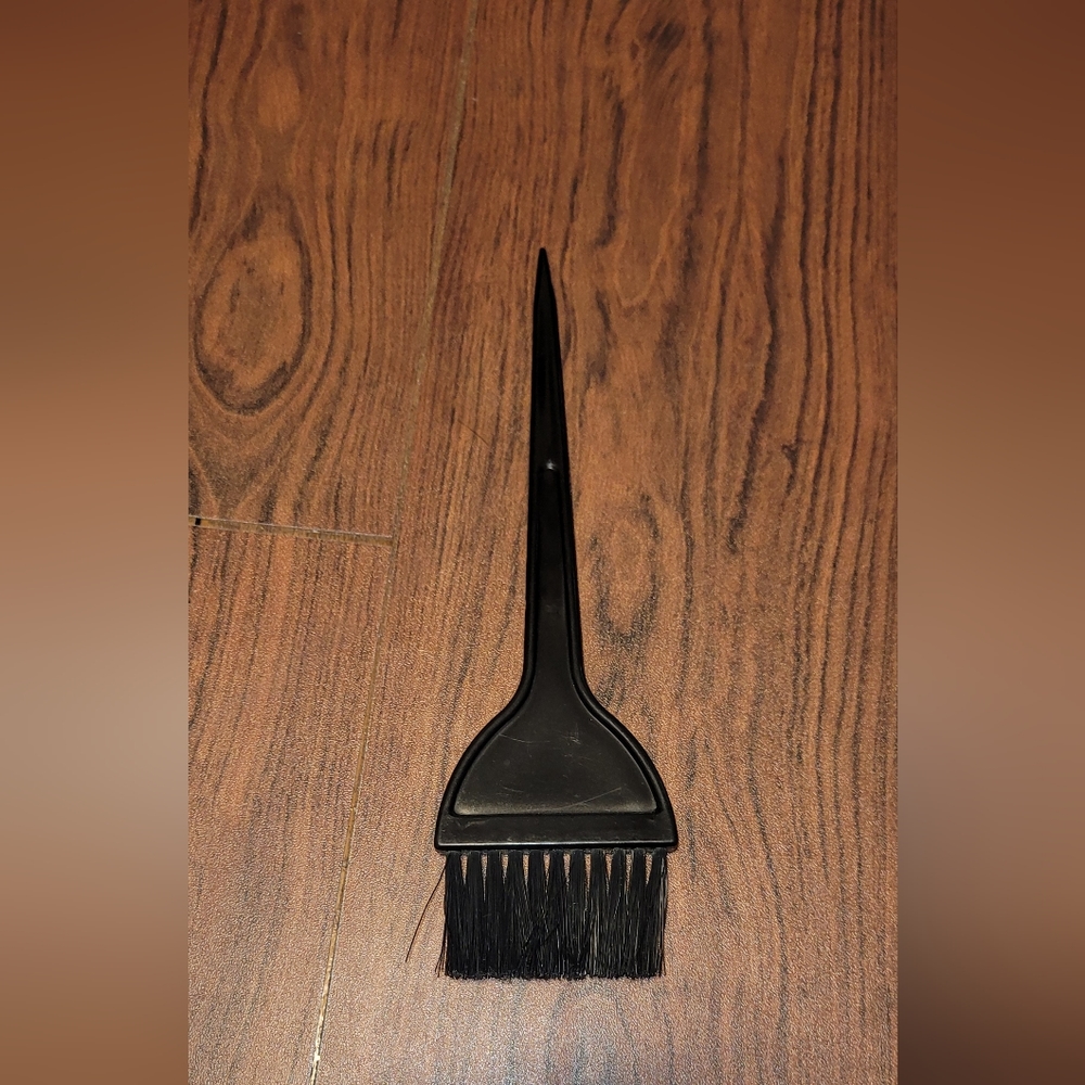 Hair dye brush